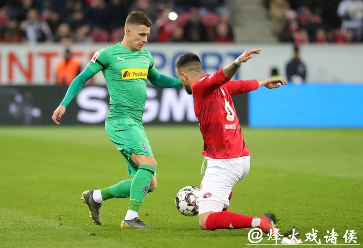 德甲-小阿扎尔破门阿什拉夫建功 多特2-1客胜门兴 德甲-小阿扎尔破门阿什拉夫建功 多特2-1客胜门兴