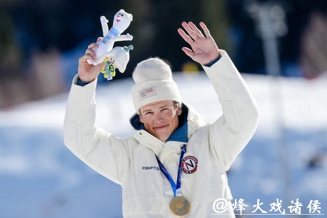 冬奥会越野滑雪男子双追逐 挪威选手克莱博夺冠