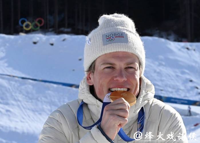 冬奥会越野滑雪男子双追逐 挪威选手克莱博夺冠